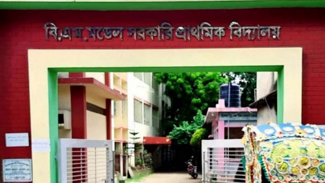  মেহেরপুরে স্কুল ছুটির পর টয়লেটে আটকা তৃতীয় শ্রেণির শিক্ষার্থী!